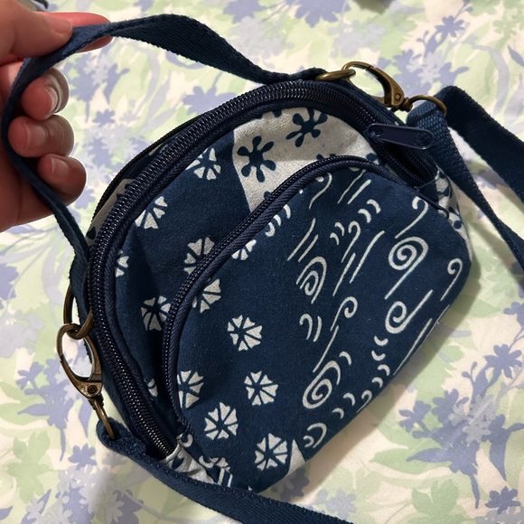 Adorable handmade crossbody - Picture 3 of 4